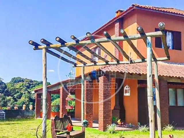 Sobrado com 1000m² 5 quartos e 6 banheiros, à venda, no bairro Lagoa Grande em Embu-Guaçu