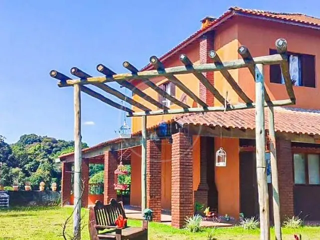 Sobrado com 1000m² 5 quartos e 6 banheiros, à venda, no bairro Lagoa Grande em Embu-Guaçu