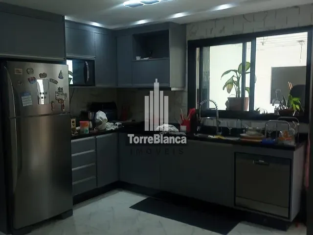 Sobrado 3 quartos e 2 banheiros, à venda, no bairro Cará-cará em Ponta Grossa