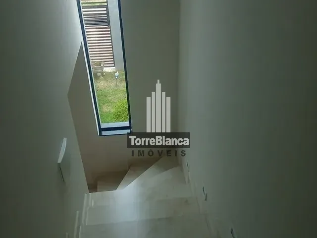 Sobrado 3 quartos e 2 banheiros, à venda, no bairro Cará-cará em Ponta Grossa