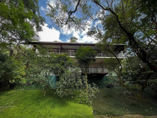 Sobrado com 1043m² 3 quartos e 4 banheiros, à venda, no bairro Chácara do Refúgio em Carapicuíba