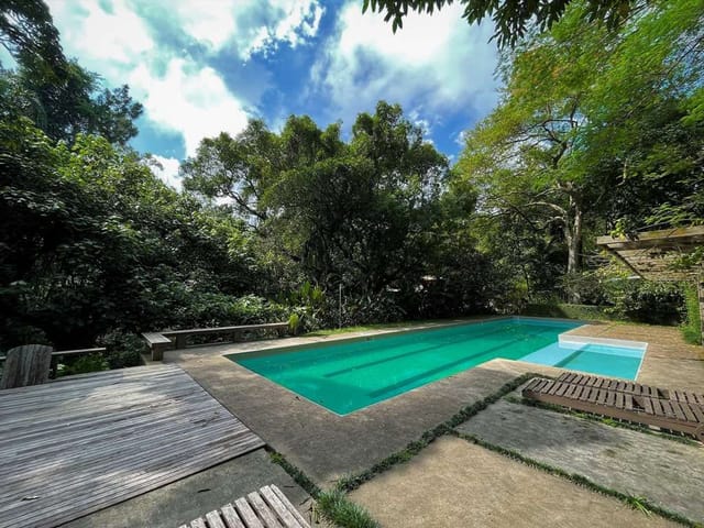 Sobrado com 1043m² 3 quartos e 4 banheiros, à venda, no bairro Chácara do Refúgio em Carapicuíba