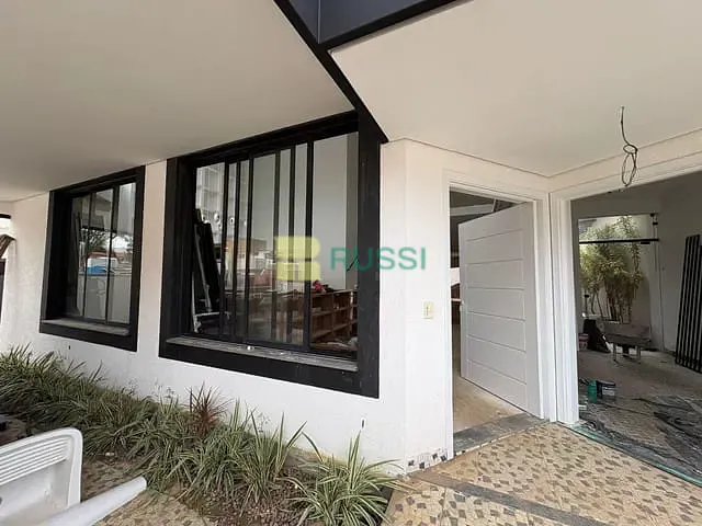 Sobrado com 365m² 5 quartos e 7 banheiros, à venda, no bairro Jardim das Colinas em São José dos Campos