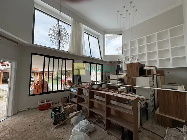 Sobrado com 365m² 5 quartos e 7 banheiros, à venda, no bairro Jardim das Colinas em São José dos Campos