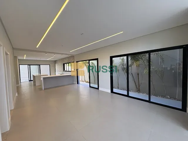 Sobrado com 365m² 5 quartos e 7 banheiros, à venda, no bairro Jardim das Colinas em São José dos Campos