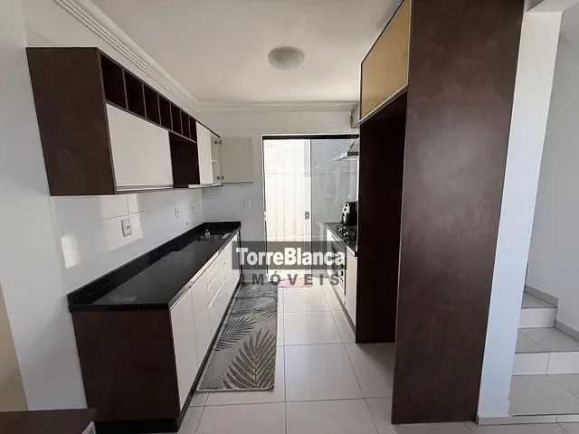 Sobrado com 80m² 2 quartos e 2 banheiros, para alugar, no bairro Uvaranas em Ponta Grossa