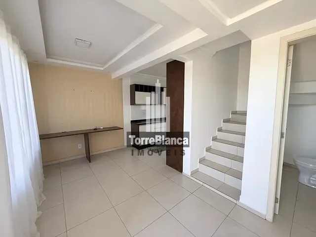 Sobrado com 80m² 2 quartos e 2 banheiros, para alugar, no bairro Uvaranas em Ponta Grossa