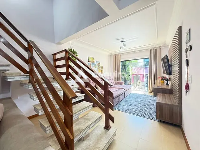 Sobrado com 145m² 3 quartos e 3 banheiros, à venda, no bairro Jardim Carvalho em Ponta Grossa