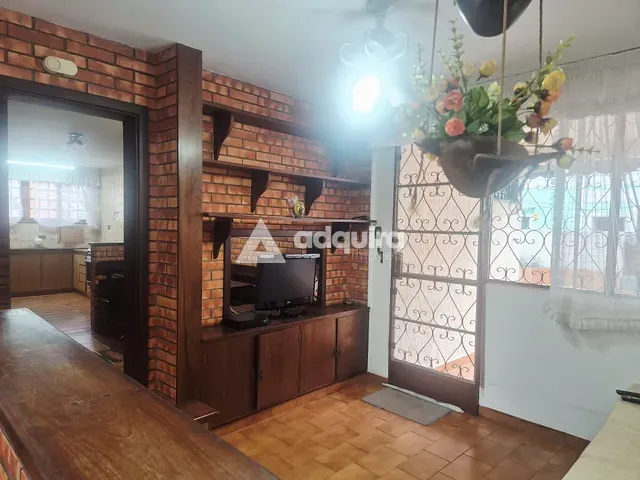 Sobrado com 238m² 5 quartos e 4 banheiros, à venda, no bairro Centro em Ponta Grossa