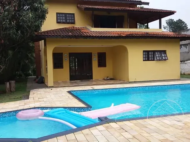 Sobrado com 759m² 4 quartos e 6 banheiros, à venda, no bairro Centro em Embu-Guaçu