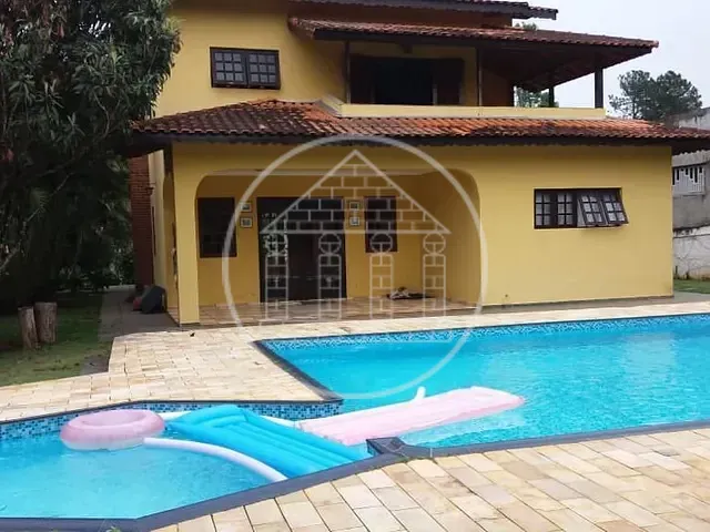 Sobrado com 759m² 4 quartos e 6 banheiros, à venda, no bairro Centro em Embu-Guaçu