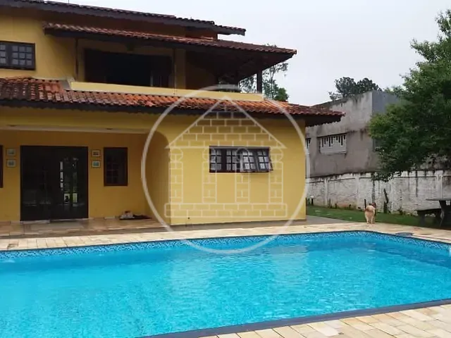 Sobrado com 759m² 4 quartos e 6 banheiros, à venda, no bairro Centro em Embu-Guaçu
