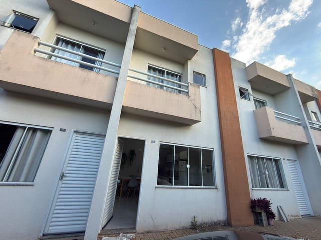 Locação - Sobrado com 2 quartos, 2 vagas, 55 m², Residencial Araucária, Uvaranas.
