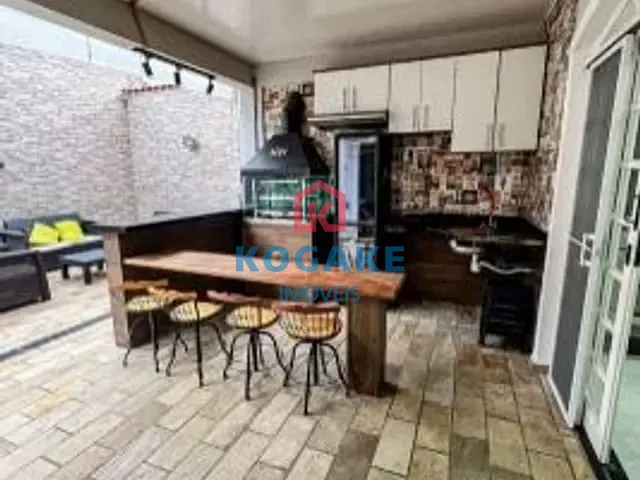 Sobrado com 250m² 4 quartos e 5 banheiros, à venda, no bairro Jardim das Indústrias em São José dos Campos
