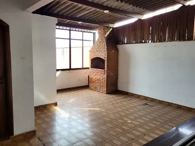 Sobrado com 423m² 4 quartos e 3 banheiros, à venda, no bairro Matriz em Mauá
