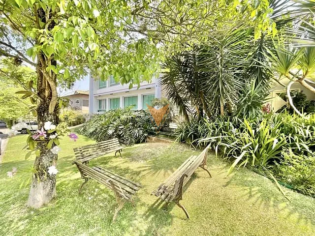 Sobrado com 1043m² 6 quartos e 7 banheiros, à venda, no bairro Golf Park em Carapicuíba