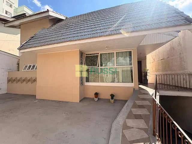 Sobrado com 388m² 4 quartos e 3 banheiros, à venda, no bairro Jardim das Indústrias em São José dos Campos