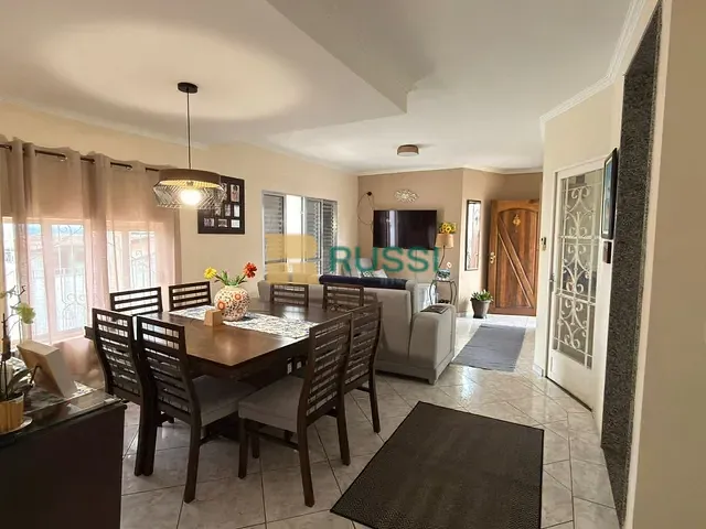 Sobrado com 388m² 4 quartos e 3 banheiros, à venda, no bairro Jardim das Indústrias em São José dos Campos