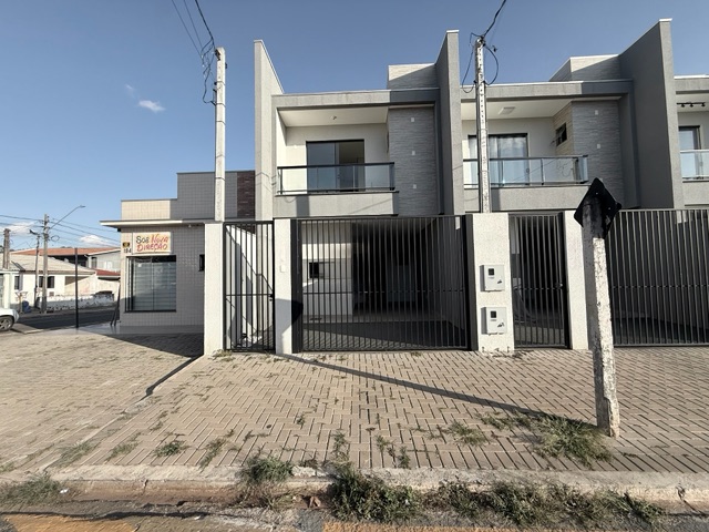 Locação - Sobrado com 2 suítes, 3 banheiros, 1 vaga, Churrasqueira, Santa Terezinha, Contorno.