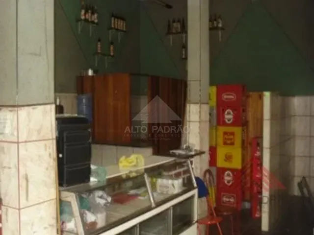 Sobrado 4 quartos e 2 banheiros, à venda, no bairro Parque São Vicente em Mauá