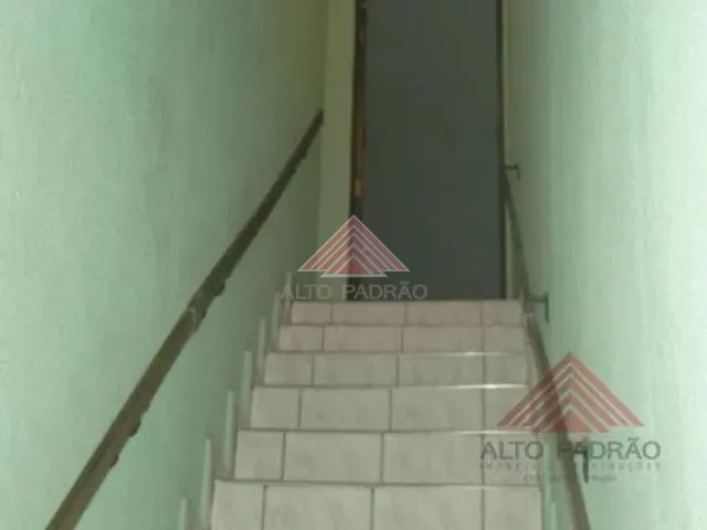 Sobrado 4 quartos e 2 banheiros, à venda, no bairro Parque São Vicente em Mauá