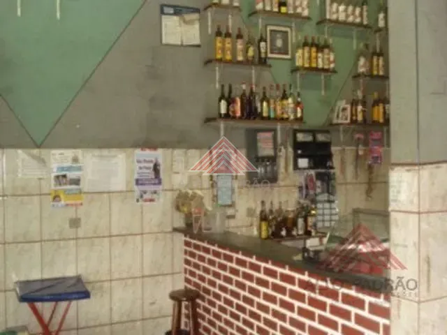 Sobrado 4 quartos e 2 banheiros, à venda, no bairro Parque São Vicente em Mauá