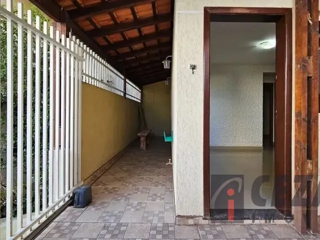 Sobrado 3 quartos e 2 banheiros, à venda, no bairro Bairro Alto em Curitiba