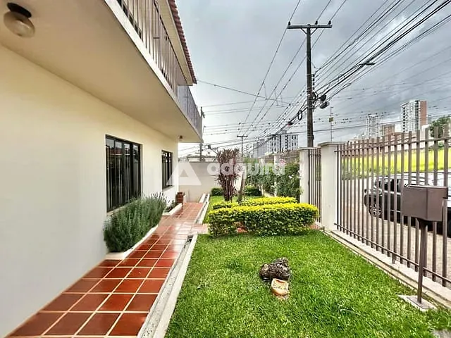 Sobrado com 462m² 5 quartos e 4 banheiros, à venda, no bairro Estrela em Ponta Grossa