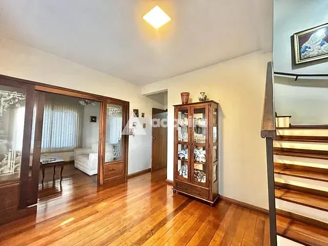 Sobrado com 462m² 5 quartos e 4 banheiros, à venda, no bairro Estrela em Ponta Grossa