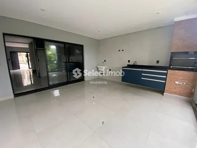 Sobrado com 250m² 4 quartos e 2 banheiros, para alugar, no bairro Centro em Ribeirão Pires