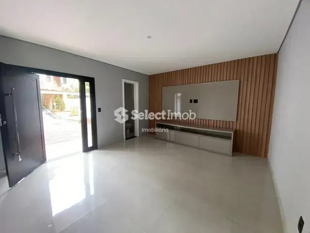 Sobrado com 250m² 4 quartos e 2 banheiros, para alugar, no bairro Centro em Ribeirão Pires