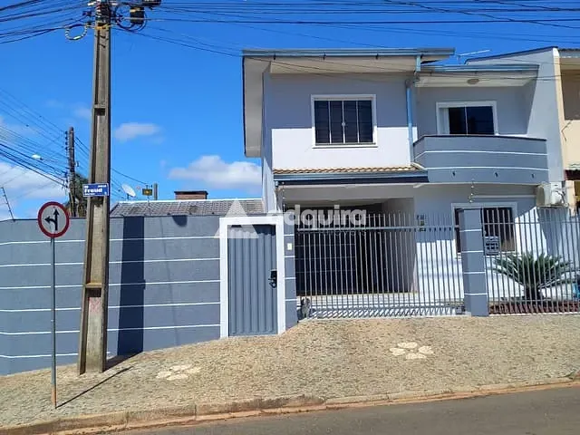 Sobrado 3 quartos e 3 banheiros, para alugar, no bairro Colônia Dona Luíza em Ponta Grossa