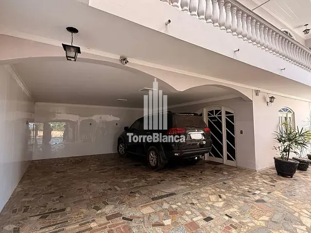 Sobrado com 420m² 6 quartos e 4 banheiros, à venda, no bairro Uvaranas em Ponta Grossa