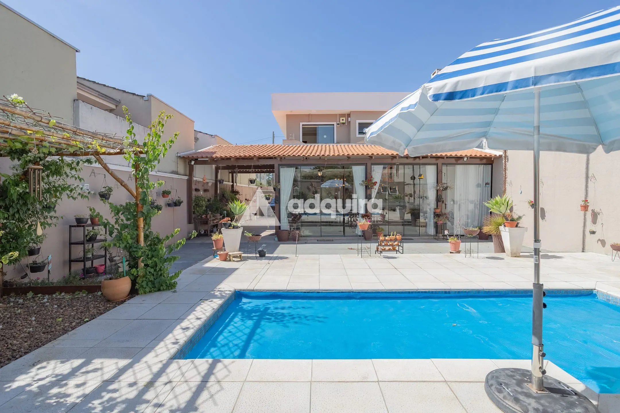 Sobrado, 3 quartos, 219 m² - Foto 1