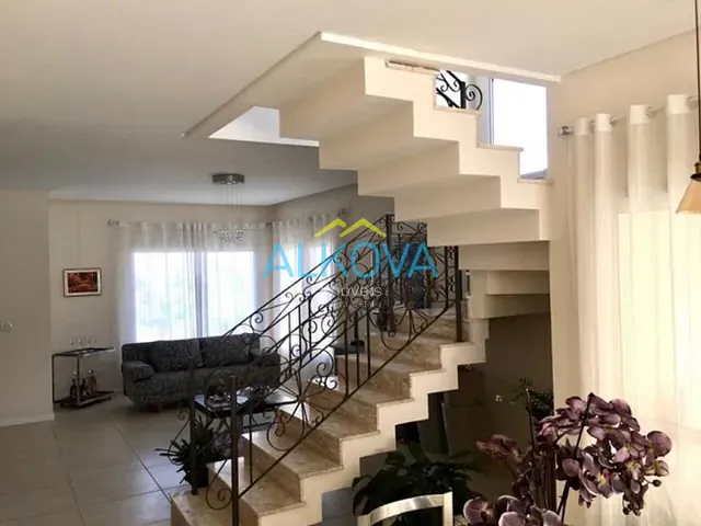 Sobrado com 300m² 4 quartos e 3 banheiros, à venda, no bairro Condomínio Terras do Vale em Caçapava