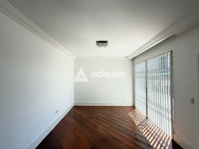 Sobrado 4 quartos e 4 banheiros, à venda, no bairro Orfãs em Ponta Grossa