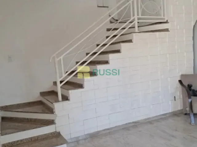 Sobrado com 250m² 3 quartos e 3 banheiros, à venda, no bairro Jardim das Indústrias em São José dos Campos