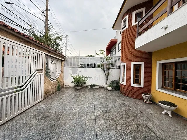Sobrado 3 quartos e 4 banheiros, à venda, no bairro Conjunto Residencial Santa Terezinha em São Paulo