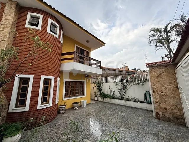 Sobrado 3 quartos e 4 banheiros, à venda, no bairro Conjunto Residencial Santa Terezinha em São Paulo
