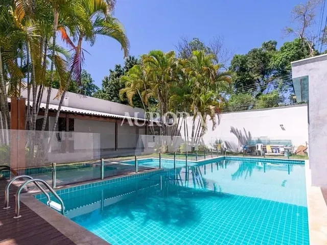 Sobrado com 500m² 4 quartos e 4 banheiros, à venda, no bairro Califórnia em Londrina