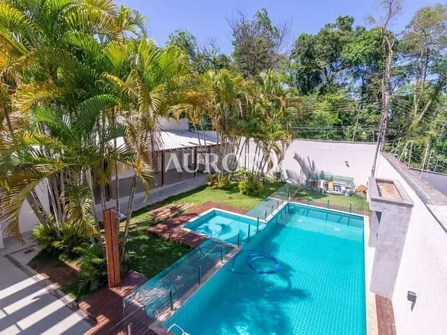 Sobrado com 500m² 4 quartos e 4 banheiros, à venda, no bairro Califórnia em Londrina