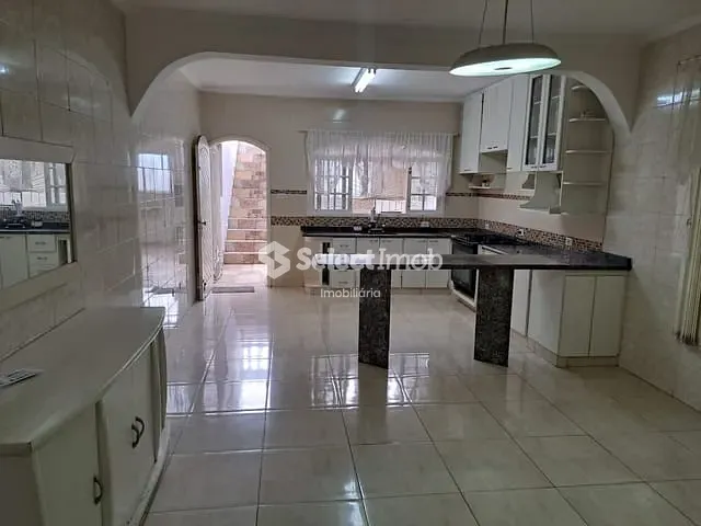 Sobrado com 275m² 3 quartos e 2 banheiros, para alugar, no bairro Vila Bocaina em Mauá