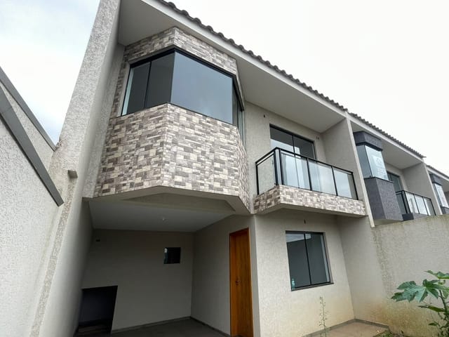 Locação - Sobrado com 3 quartos (sendo 1 suíte), 1 vaga de garagem, Churrasqueira - Neves, Ponta Grossa.
