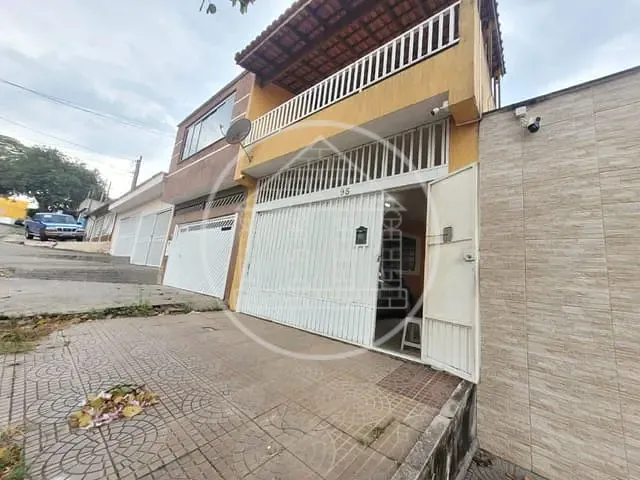 Sobrado com 125m² 4 quartos e 2 banheiros, à venda, no bairro Jardim das Imbuias em São Paulo