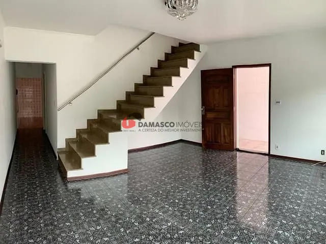 Sobrado com 256m² 3 quartos e 1 banheiro, à venda, no bairro Santa Paula em São Caetano do Sul