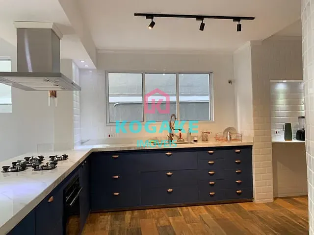 Sobrado com 360m² 4 quartos e 3 banheiros, para alugar, no bairro Jardim das Colinas em São José dos Campos