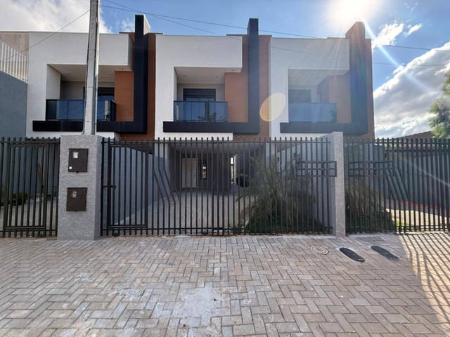 Locação - Sobrado com 3 quartos (sendo 1 suíte), 1 vaga, Churrasqueira, 117m² - Colônia Dona Luiza, Ponta Grossa.