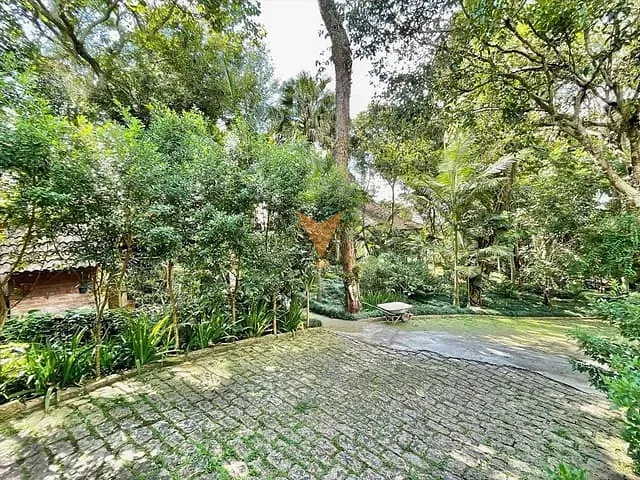Sobrado com 3316m² 3 quartos e 4 banheiros, à venda, no bairro Chácara Santa Lúcia dos Ypes em Carapicuíba
