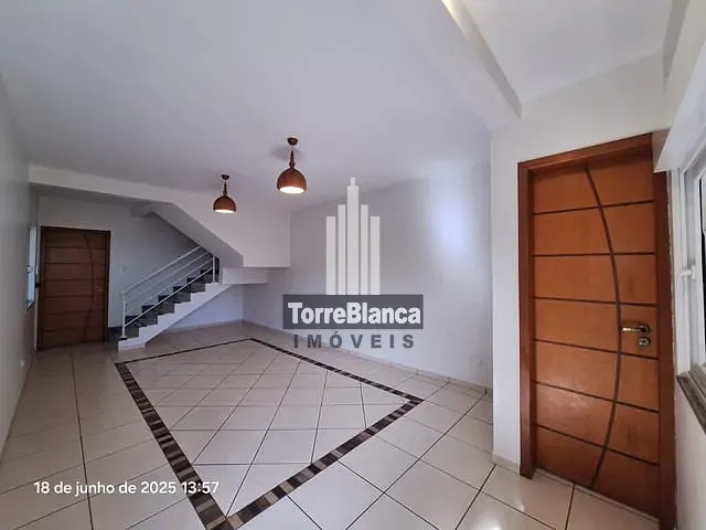 Sobrado com 135m² 3 quartos e 3 banheiros, à venda, no bairro Colônia Dona Luíza em Ponta Grossa