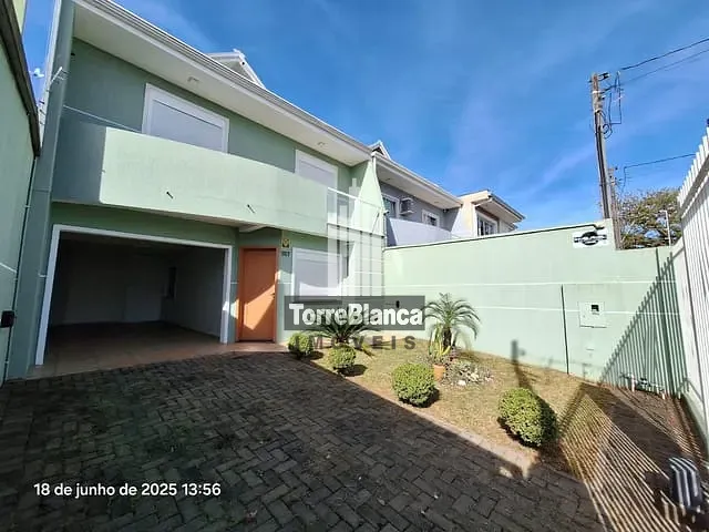 Sobrado com 135m² 3 quartos e 3 banheiros, à venda, no bairro Colônia Dona Luíza em Ponta Grossa